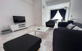 Lui Lui Comfy Condo In Great Location
